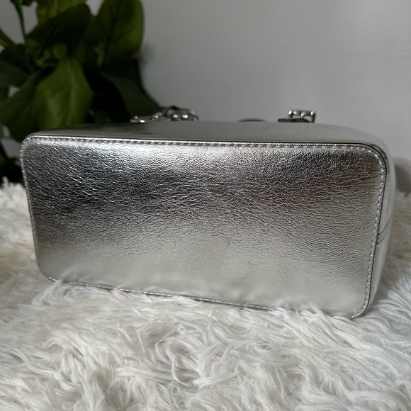 MICHAEL KORS Michael Kors Jet Set Silver Metallic Carryall Top Zip Purse - Picture 3 of 8